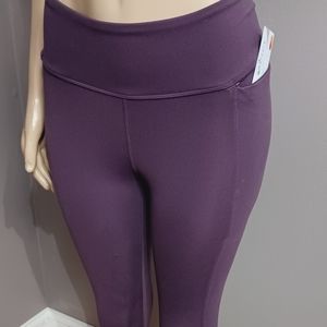 Danskin plum leggings with 2 side zipper pockets Size M